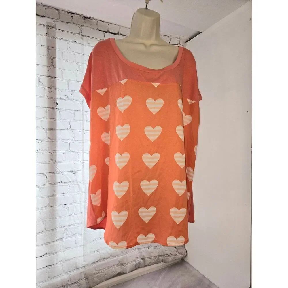 Torrid Womens Size 2 (18-20) Coral/Orange Heart Print Top
